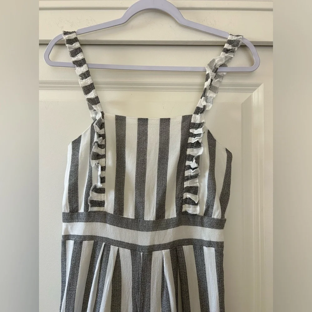 Know One Cares Lightweight Jumpsuit Size M - Picture 4 of 6